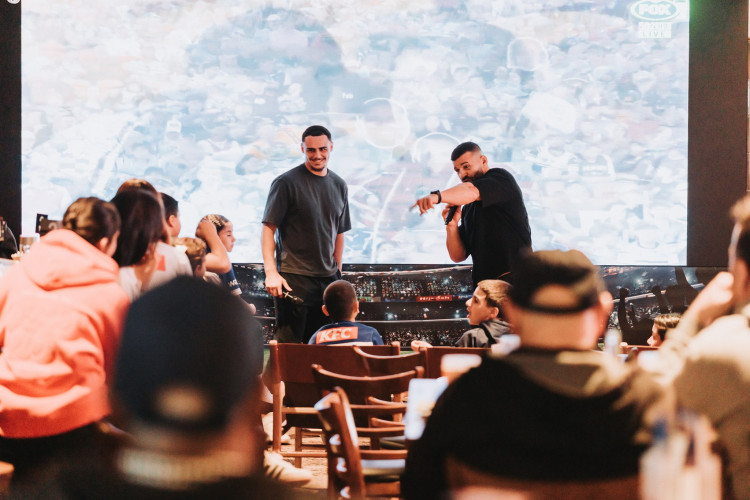 Podcaster Josh Mansour providing pre game analysis at Guildford Hotel (Pic: Oscar Coleman)